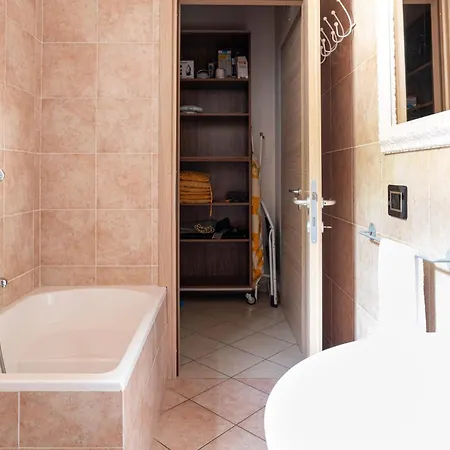 شقة 'la Villetta' Mit Schwimmbad By Interhome Parzanica
